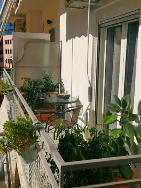 Athenshub - Across Metro Station Apartamento Exterior foto